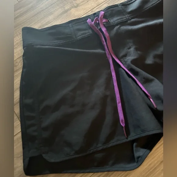 Athleta Boardshort with Floral Details Swim Surf In Black and Purple Size 6 - Picture 4 of 6